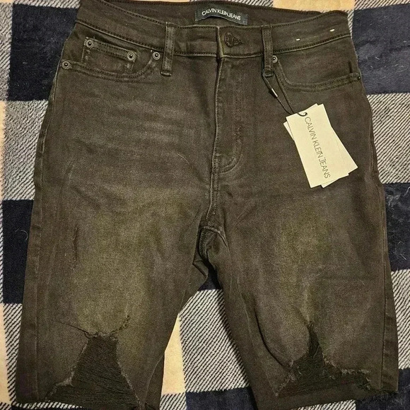 NWT Calvin Klein Womens Black Distressed  Bermuda Denim Shorts Size 24 - Picture 1 of 7